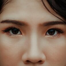 O que significa risco na sobrancelha?